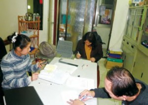 與心理諮商師邱怡欣老師針對築心學生個案討論